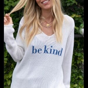 🆕 Wooden Ships Be Kind V-Neckline Lightweight Sweater Like New!